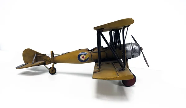 Model teneke uçak sarı.