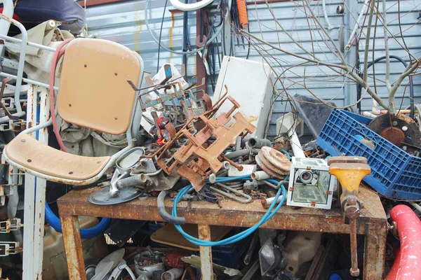 Bu işe yaramazsa, atılır eski öğeleri. bir küçük parça ya da bir şey, özellikle de büyük bir kısmı kullanıldıktan sonra kalan miktarı.