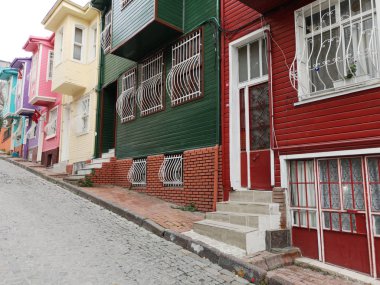 Istanbul'daki eski renkli binalar