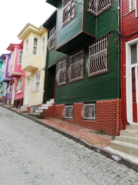 Istanbul'daki eski renkli binalar