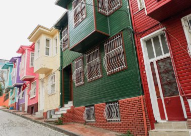 Istanbul'daki eski renkli binalar