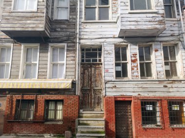 Istanbul'daki eski renkli binalar