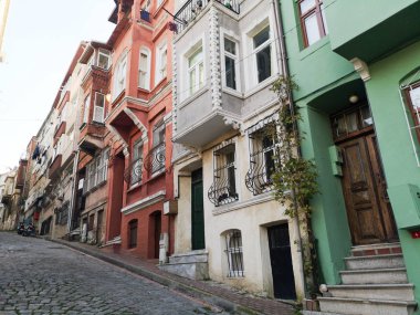 Istanbul'daki eski renkli binalar
