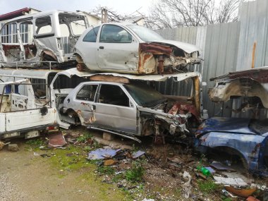 Araba hurdasının tarihçesi. Fotoğraf 2019 yılında Fethiye'de çekildi.