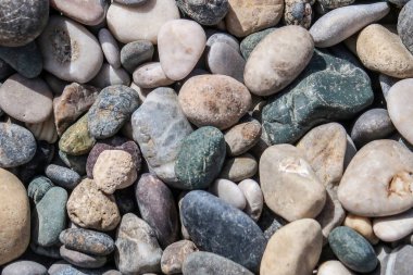 Yüzeyde ya da okyanuslarda açığa çıkan katı mineral maddeler Dünya 'nın yüzeyinin ve diğer benzer gezegenlerin bir kısmını oluşturuyor..