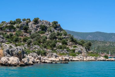 2. yüzyılda meydana gelen depremlerde yıkılan Dolkisthe Antik Kenti'nin batık gemi enkazlarının bulunduğu Kekova