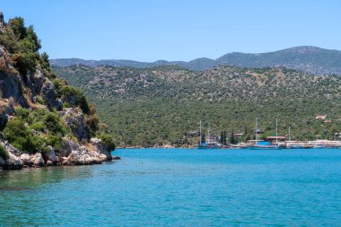 2. yüzyılda meydana gelen depremlerde yıkılan Dolkisthe Antik Kenti'nin batık gemi enkazlarının bulunduğu Kekova