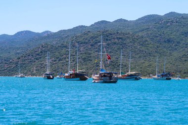 2. yüzyılda meydana gelen depremlerde yıkılan Dolkisthe Antik Kenti'nin batık gemi enkazlarının bulunduğu Kekova      