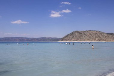 Gölde çırpınan insanlar, Salda Gölü, Burdur Türkiye