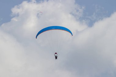 Oludeniz'de Yamaç Paraşütü, Fethiye, Türkiye