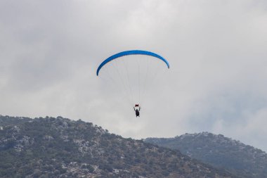 Oludeniz'de Yamaç Paraşütü, Fethiye, Türkiye