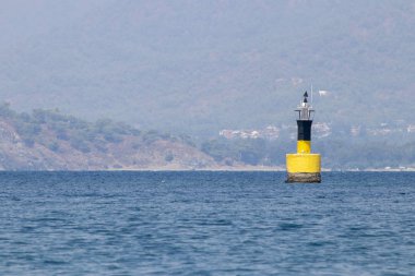 Şamandıra gemilere rehberlik etmek için denize bırakıldı