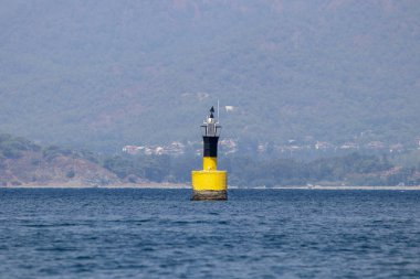 Şamandıra gemilere rehberlik etmek için denize bırakıldı