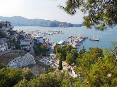 Fethiye, Muğla, Türkiye'de liman ve tarihi açık hava tiyatrosu