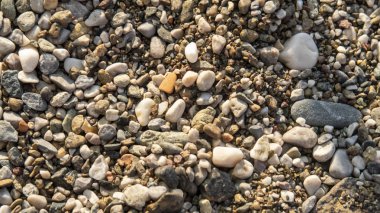 Arka plan için deniz kenarında çakıl taşları