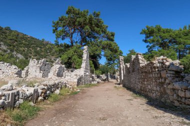 Olimpos, antik Lycia, Antalya, Türkiye 'nin en nemli liman kentlerinden biri.