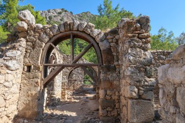 Olimpos, antik Lycia, Antalya, Türkiye 'nin en nemli liman kentlerinden biri.