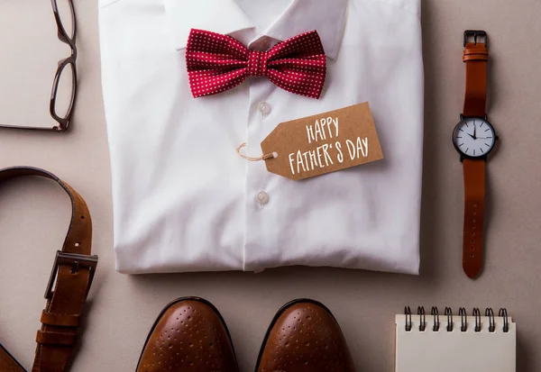 Babalar günü tebrik kartı kavramı. Düz yatıyordu.