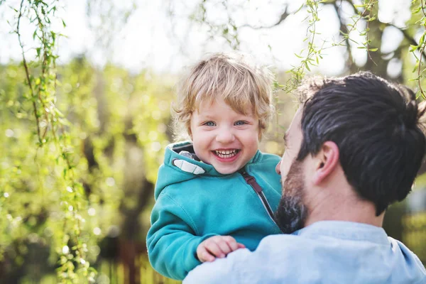 A father with his toddler son outside in spring nature. — Stock Photo, Image