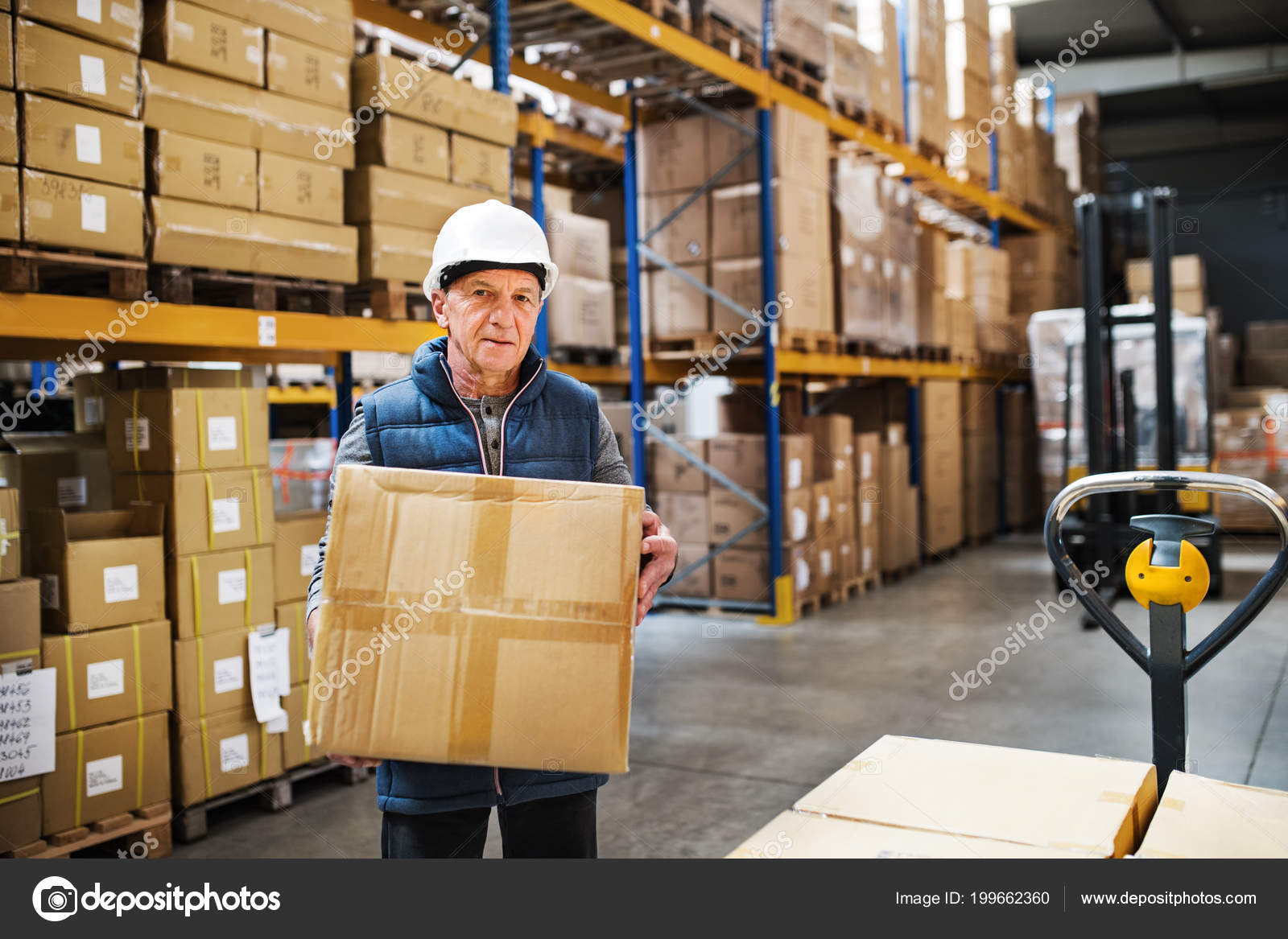 https://st4.depositphotos.com/1854227/19966/i/1600/depositphotos_199662360-stock-photo-senior-male-warehouse-worker-unloading.jpg