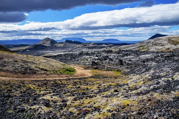 Sebuah lanskap berbatu indah Islandia di musim panas . — Stok Foto