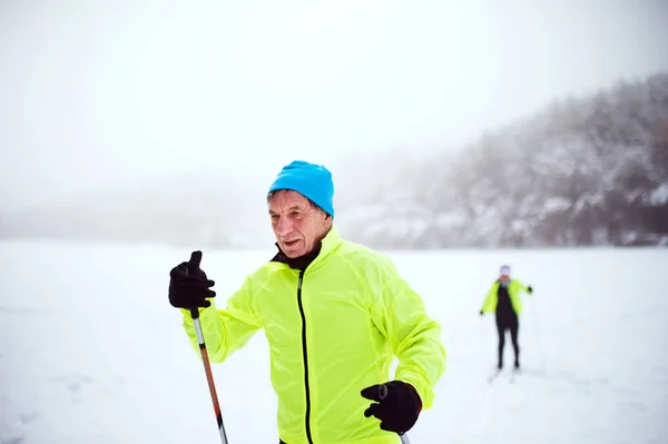 Active Senior Couple Cross Country Skiing Winter Time — Stock Photo, Image