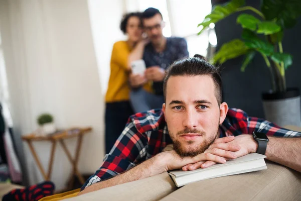 A portrait of young man indoors, sharing house with friends concept. — Stock Photo, Image
