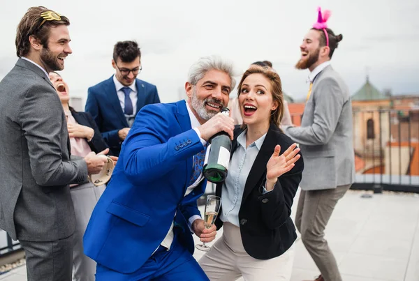A group of joyful businesspeople having a party outdoors on roof terrace in city. — Stock Photo, Image