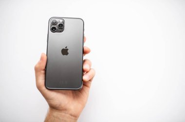 Nova Bana, Slovakya - 25 Eylül 2019: Yeni Apple iphone 11 Pro akıllı telefon.