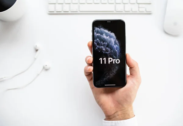 Nova Bana, Slowakije-25 september 2019: nieuwe Apple iPhone 11 Pro-smartphone. — Stockfoto