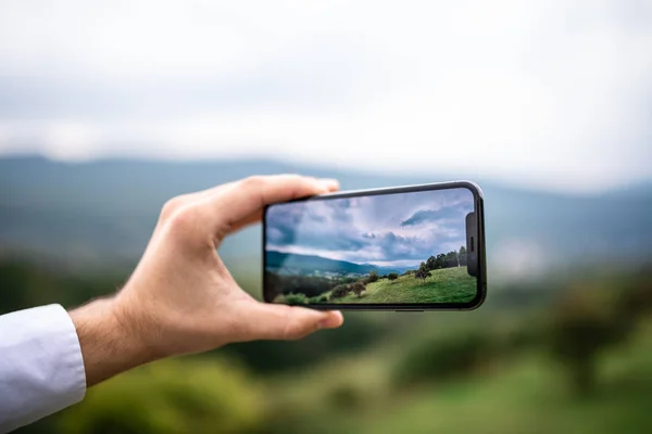 NOVA BANA, SLOVAQUIE - 25 SEPT 2019 : Nouveau smartphone Apple iPhone 11 Pro . — Photo