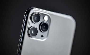 Nova Bana, Slovakya - 25 Eylül 2019: Yeni Apple iphone 11 Pro akıllı telefon.