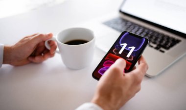 Nova Bana, Slovakya - 25 Eylül 2019: Yeni Apple iphone 11 Pro akıllı telefon.