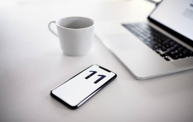 Nova Bana, Slovakya - 25 Eylül 2019: Yeni Apple iphone 11 Pro akıllı telefon.