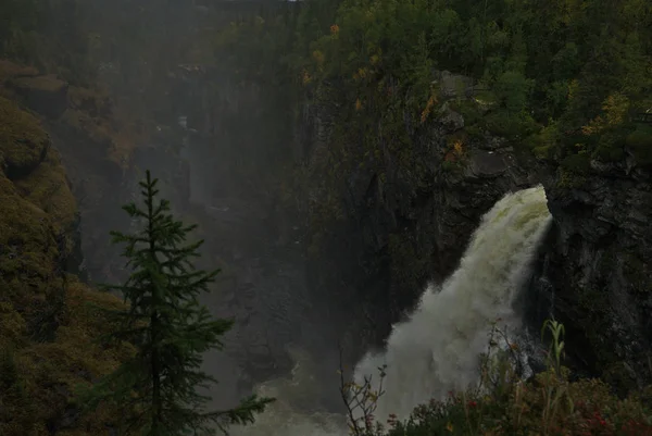 Ein riesiger Wasserfall — Stockfoto