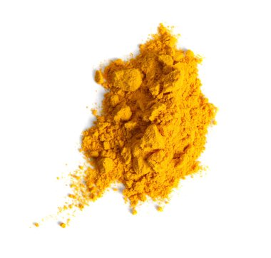 Beyaz arka plan üzerinde üstten görünüm izole zerdeçal (Curcuma) toz yığını