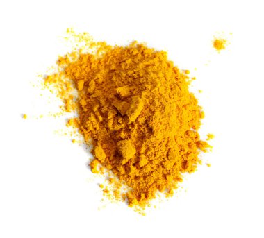 Beyaz arka plan üzerinde üstten görünüm izole zerdeçal (Curcuma) toz yığını