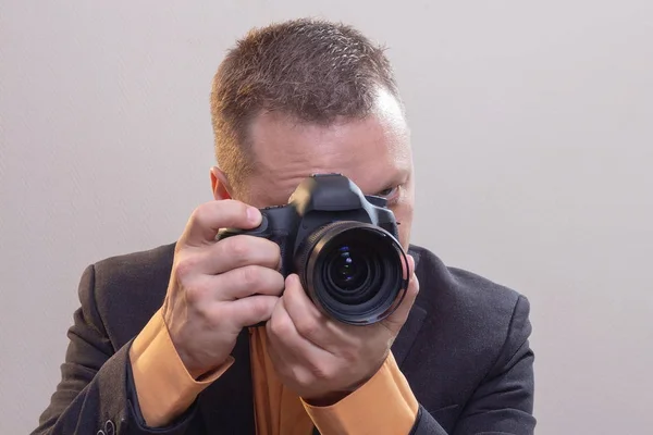 Young Male Video Cameraman Photographer Shoots Video Takes Photo Camera — Stok fotoğraf