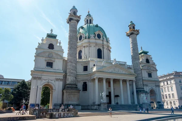 Sierpień 2019 Wiedeń Austria Kościół Karola Lub Karlskirche Lato — Zdjęcie stockowe