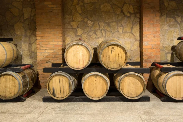 Barris Vinho Madeira Uma Antiga Adega Paredes Pedra — Fotografia de Stock