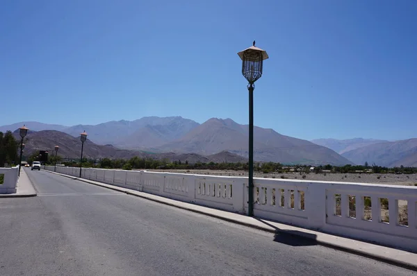 Linda vista paisaje en carretera para descansar