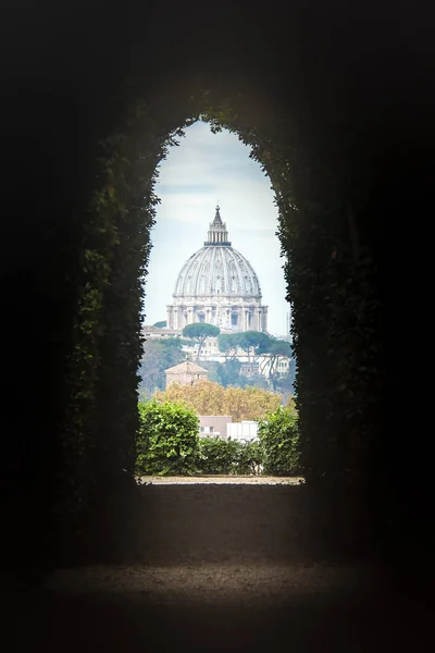  St. Peter's Katedrali deliğinden