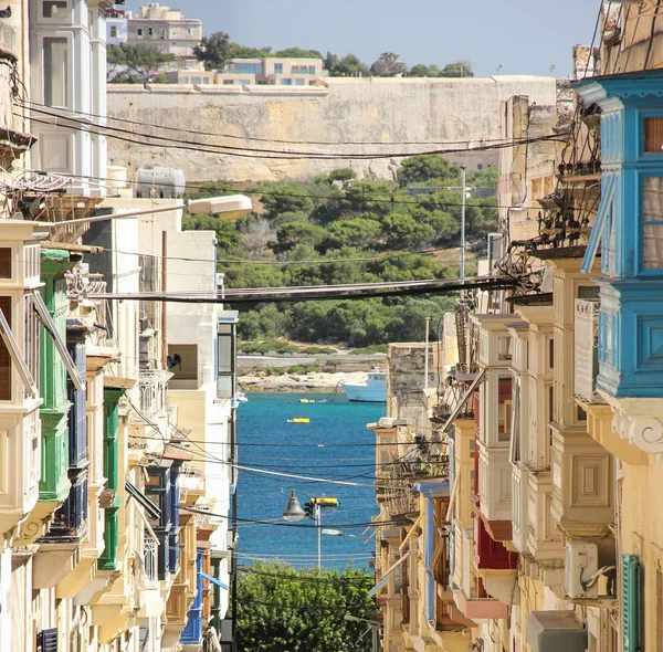 Vista Directa Calle Con Coloridos Balcones Sliema Isla Manoel —  Fotos de Stock