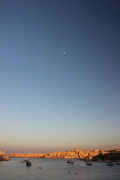 Skyline på valletta grand harbour i tidig morgon — Stockfoto