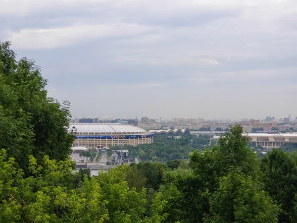 Widok z Moskwy z Stadionu Łużniki punktu veiw Worobiowy Gory — Zdjęcie stockowe