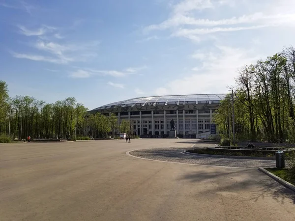 Náměstí v blízkosti Luzhniki stadium na jaře, Moskva — Stock fotografie