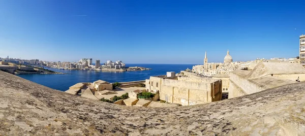 Panoramautsikt över Valletta Grand harbour från brett befästningsmuren — Stockfoto