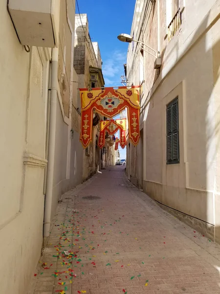 Marsa Malta Mayo 2018 Calle Estrecha Vacía Decorada Festivamente Con —  Fotos de Stock