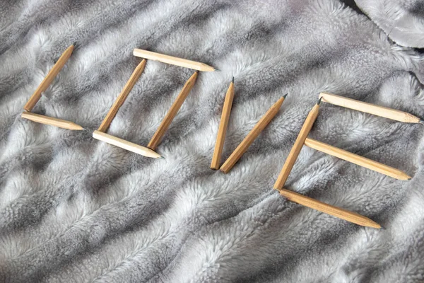 Aşk kelime yapılmış ahşap kalemler