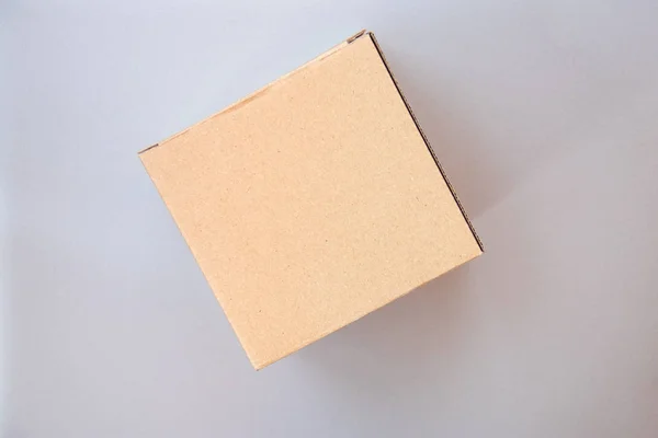 Caixa de presente de artesanato de papelão quadrado grande fechado — Fotografia de Stock